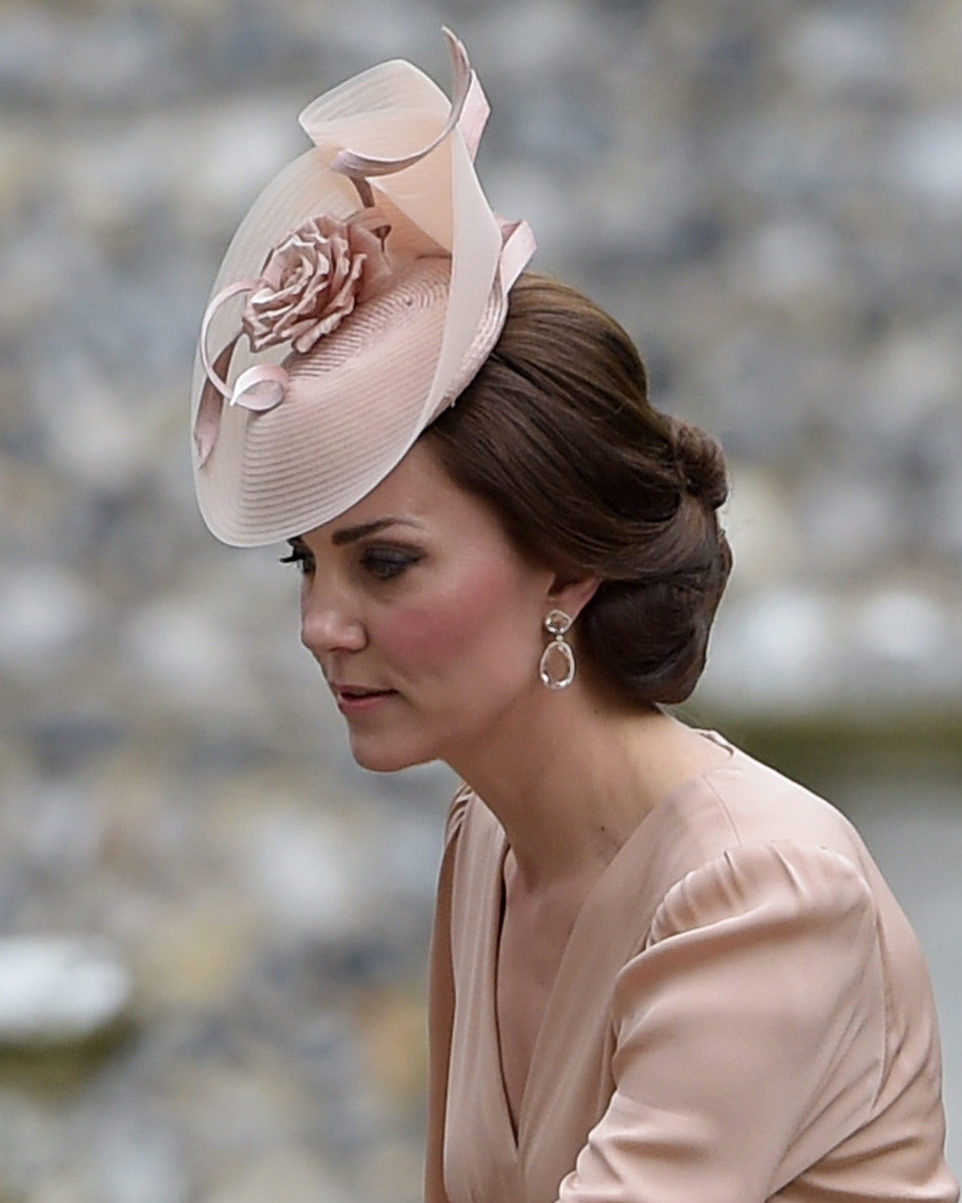 Kate Chooses Mcqueen For Pippa Middleton S Country Wedding With